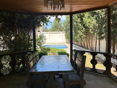4 otaqlı həyət evi/bağ evi - Şüvəlan q. - 220 m²