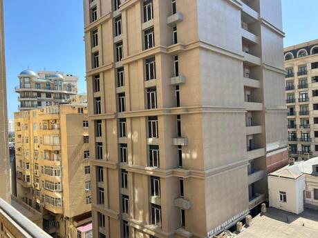 3-комнатная квартира, 107 м², İçəri Şəhər: 556 300 ₼ 2