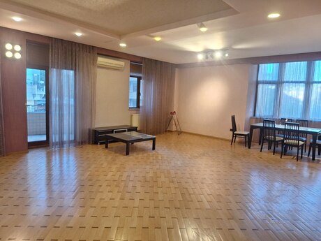 3-комнатная квартира, 220 м², 28 May: 500 000 ₼ 5