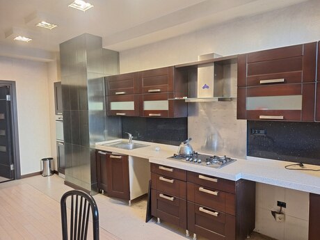 3-комнатная квартира, 220 м², 28 May: 500 000 ₼ 2