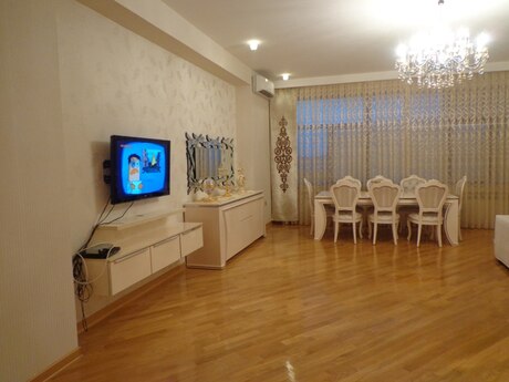 Kirayə 4 otaqlı mənzil, 200 m², İçəri Şəhər: 2 000 ₼/ay 2