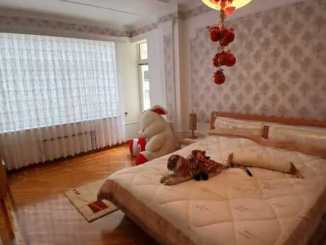 4-room apartment for rent, 180 m², 28 May: 1 300 ₼/mo 3
