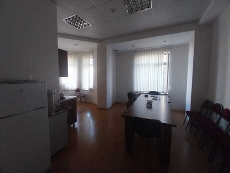 Obyekt - İnşaatçılar m. - 2105.7 m²