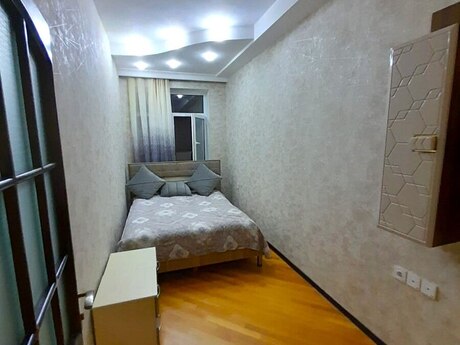3 otaqlı yeni tikili - İnşaatçılar m. - 130 m²