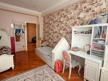 3-комн. новостройка - м. Элмляр Академиясы - 136 м²