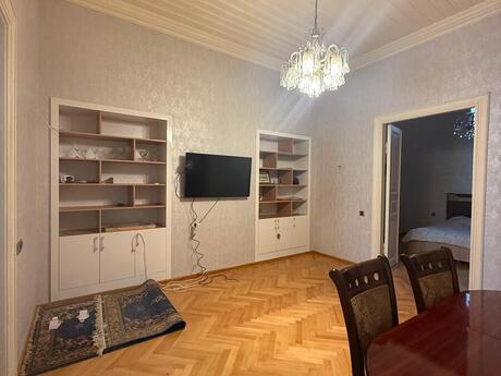4 otaqlı köhnə tikili - Nizami m. - 120 m²