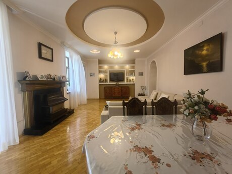 3-комнатная квартира, 110 м², İçəri Şəhər: 435 000 ₼ 3
