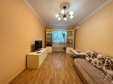 3-комн. вторичка - м. Ахмедлы - 72 м²