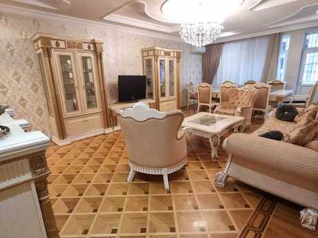 4 otaqlı mənzil, 193 m², 28 May: 500 000 ₼ 4
