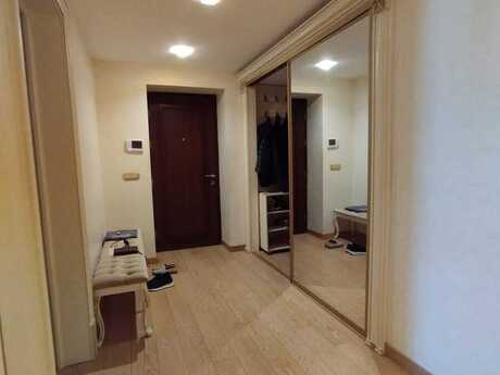 Kirayə 4 otaqlı mənzil, 200 m², Səbail: 4 400 ₼/ay 2