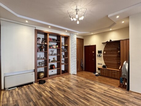 4 otaqlı mənzil, 211 m², 8 Noyabr: 580 000 ₼ 3