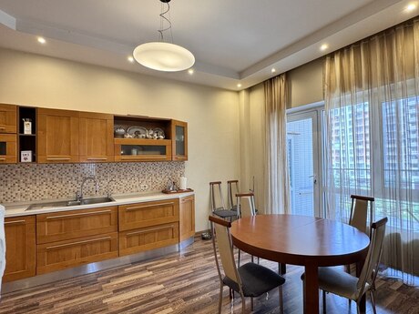 4 otaqlı mənzil, 211 m², 8 Noyabr: 580 000 ₼ 5