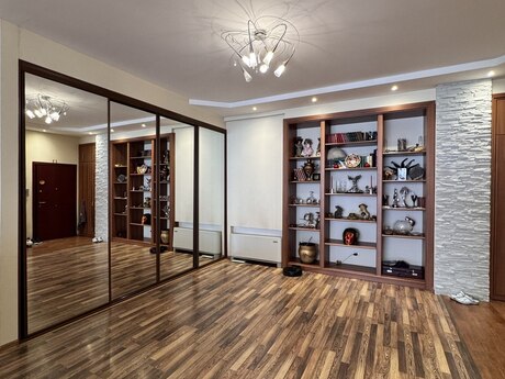 4 otaqlı mənzil, 211 m², 8 Noyabr: 580 000 ₼ 2