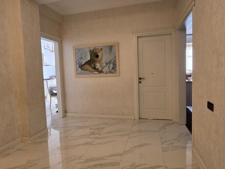 3-комн. новостройка - м. Низами - 137 м²