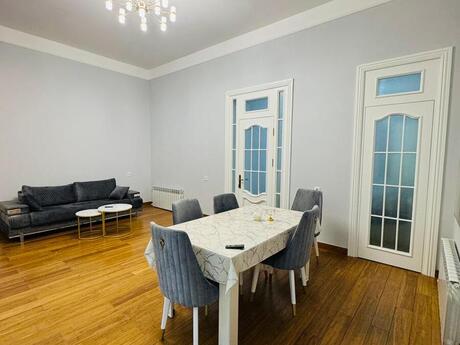 Elan №6235308 - Bakı, Sahil m., 2 otaqlı, 85 m², 2/4 mərtəbə