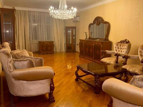 Elan №6235477 - Bakı, Şah İsmayıl Xətai m., 3 otaqlı, 170 m², 16/18 mərtəbə