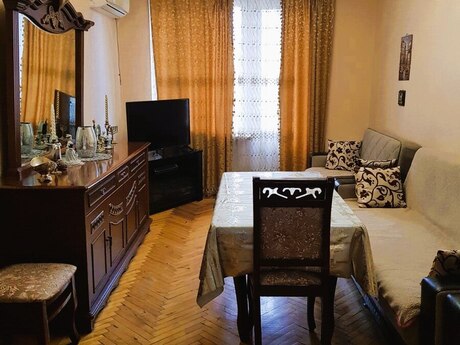 Elan №6236001 - Bakı, 28 May m., 3 otaqlı, 65 m², 3/5 mərtəbə