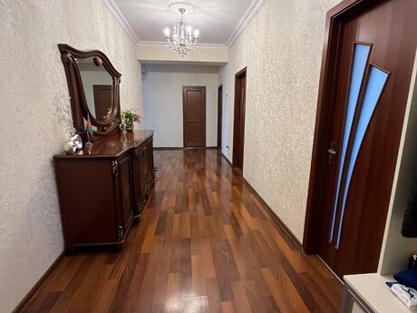 3 otaqlı mənzil, 114 m², Neftçilər: 244 000 ₼ 2