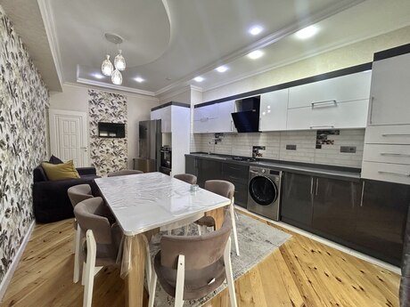 Elan №6175780 - Bakı, 28 May m., 3 otaqlı, 135 m², 5/16 mərtəbə