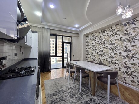 Аренда: 3-комнатная квартира, 135 м², 28 May: 1 500 ₼/мес 4