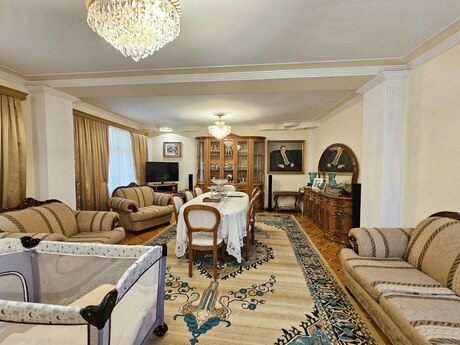 5 otaqlı mənzil, 115 m², 8-ci mikrorayon: 263 000 ₼ 2