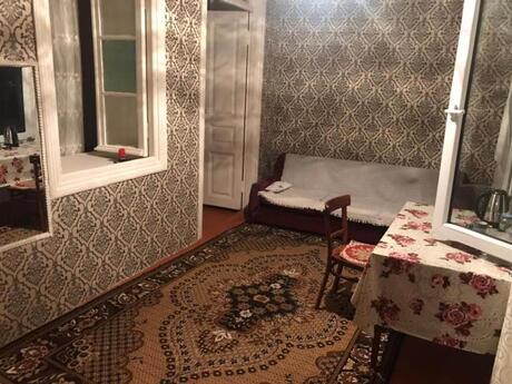 Elan №6236762 - Bakı, İçəri Şəhər m., 3 otaqlı, 65 m², 2/3 mərtəbə