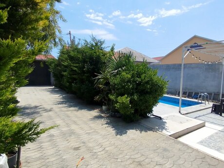 4 otaqlı həyət evi/bağ evi - Buzovna q. - 180 m²
