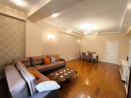 4-комнатная квартира, 187 м², 28 May: 565 000 ₼ 3