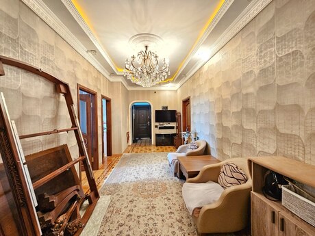 4-комнатная квартира, 150 м², Azadlıq Prospekti: 439 000 ₼ 4