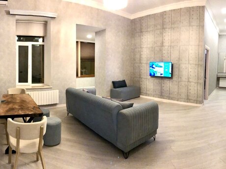 Elan №6238399 - Bakı, Sahil m., 2 otaqlı, 70 m², 2/3 mərtəbə
