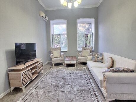 Elan №6238690 - Bakı, Nizami m., 4 otaqlı, 125 m², 2/5 mərtəbə