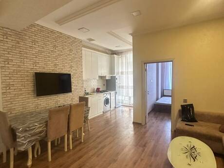 Elan №6238762 - Bakı, Abşeron r., 2 otaqlı, 52 m², 1/8 mərtəbə