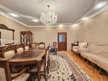 4-room apartment, 150 m², Azadlıq Prospekti: 439 000 ₼ 3