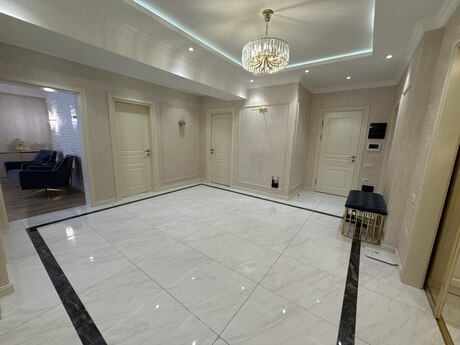 4-комнатная квартира, 165 м², 20 Yanvar: 455 000 ₼ 4