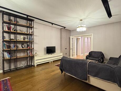 3 otaqlı mənzil, 150 m², İnşaatçılar: 420 000 ₼ 2