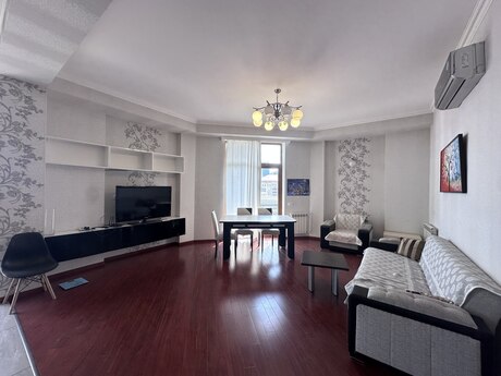 Аренда: 4-комнатная квартира, 145 м², Ağ şəhər: 1 700 ₼/мес 2
