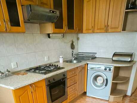 Elan №6240602 - Bakı, 28 May m., 2 otaqlı, 60 m², 4/5 mərtəbə