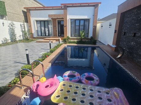 4 otaqlı həyət evi/bağ evi - Şüvəlan q. - 160 m²