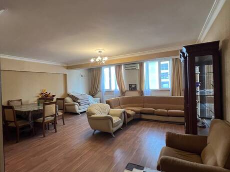4 otaqlı köhnə tikili - Elmlər Akademiyası m. - 97 m²
