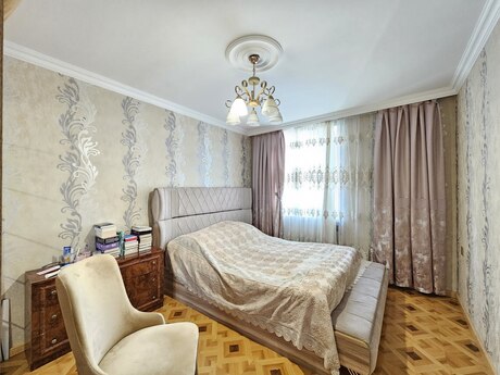 3-комнатная квартира, 85 м², 20 Yanvar: 210 000 ₼ 4