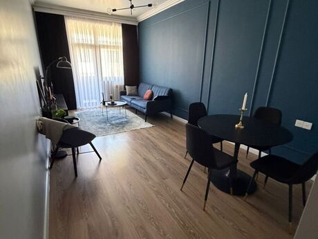 2-комн. новостройка - м. 28 мая - 70 м²