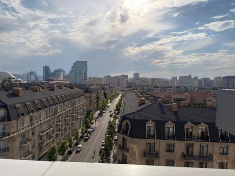 8 otaqlı yeni tikili - Ağ şəhər q. - 750 m²