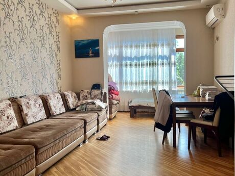 Elan №6229140 - Bakı, Gənclik m., 2 otaqlı, 70 m², 4/5 mərtəbə
