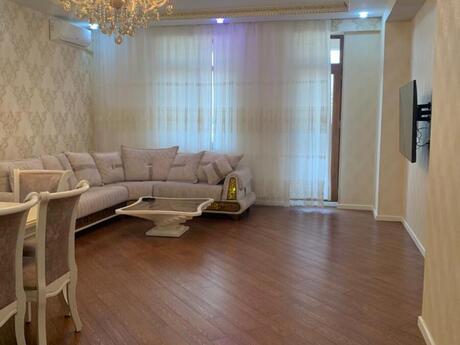 3-комн. новостройка - м. 20 января - 147 м²