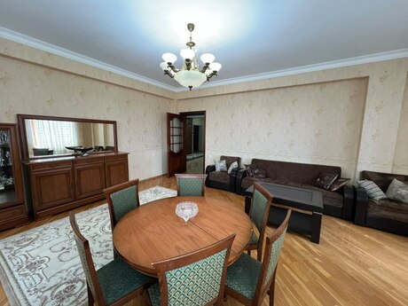 Объявление №6243894 - Баку, м. Элмляр Академиясы, 3-комн., 145 м², 14/17 этаж