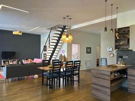 4 otaqlı həyət evi/bağ evi - Mərdəkan q. - 180 m²