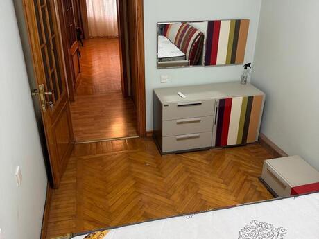 3 otaqlı köhnə tikili - Nizami m. - 80 m²
