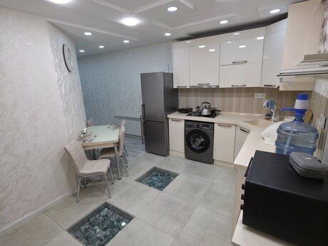 Elan №6244540 - Bakı, Qaraçuxur q., 3 otaqlı, 70 m², 1/4 mərtəbə