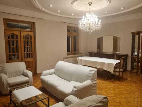 Elan №6245113 - Bakı, 28 May m., 2 otaqlı, 70 m², 4/5 mərtəbə