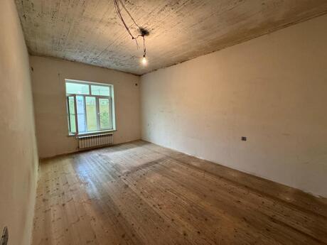 6 otaqlı həyət evi/bağ evi - Bakıxanov q. - 220 m²